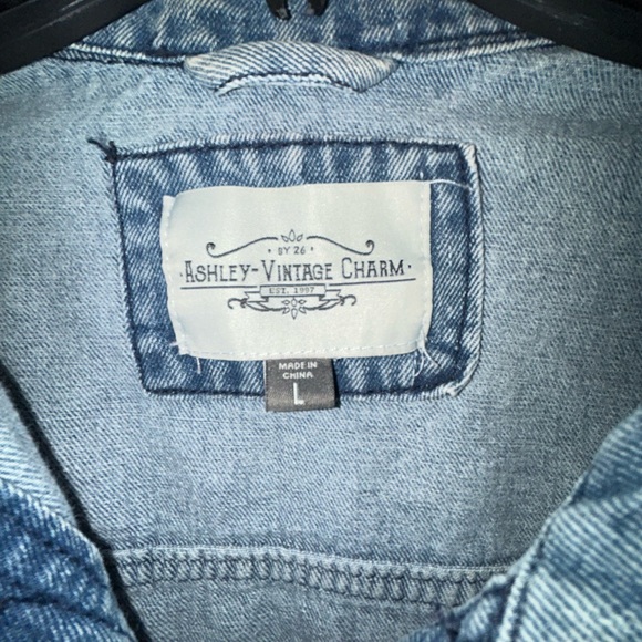 Very Trendy Ashley Vintage Charm Denim Jacket W/2 Layers of Ruffles at Hem, Sz L - Picture 4 of 7